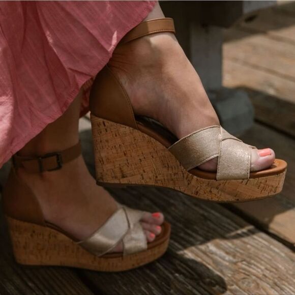 MATERIAL GIRL PLASFORM  WEDGE OPEN TOE WOMEN"S SANDAL - Picture 1 of 14